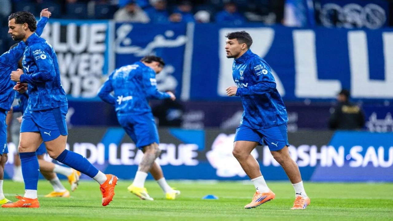 قمة دوري روشن.. موعد مباراة القادسية والهلال والقنوات الناقلة للمواجهة المرتقبة